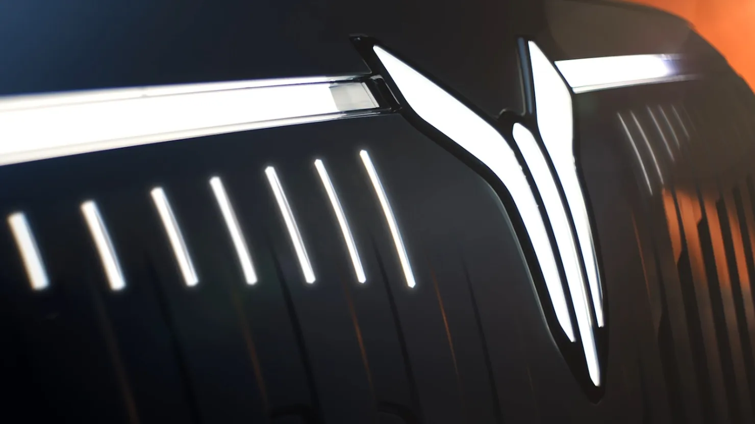 Решётка радиатора Voyah Taishan X8 с подсвеченной эмблемой